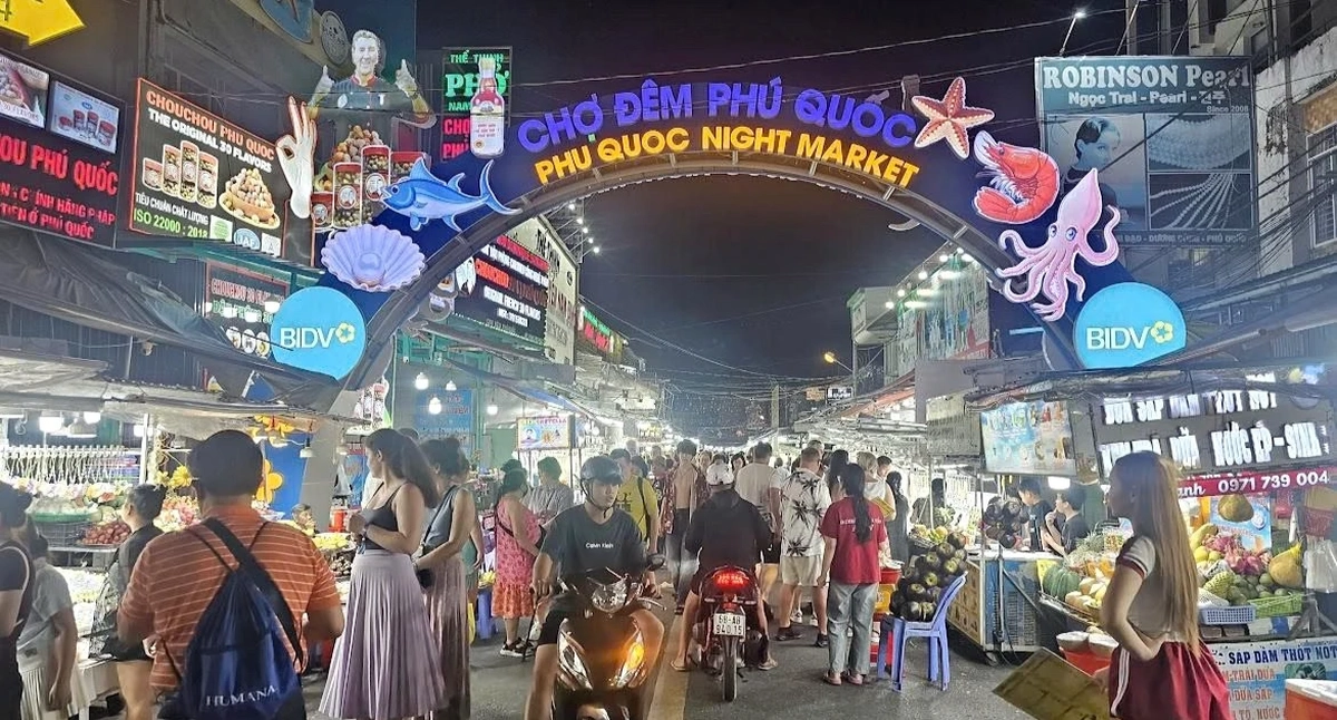 Chủ tịch đặc khu Phú Quốc: ‘Không có chuyện dẹp bỏ chợ đêm’