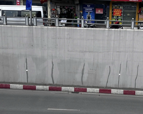 Hà Nội: Yêu cầu xử lý khẩn cấp vết nứt tại hầm chui Lê Văn Lương