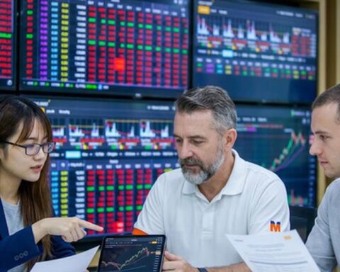 Khối ngoại trở lại mua ròng hơn 3.000 tỉ đồng, vì sao chứng khoán vẫn giảm?