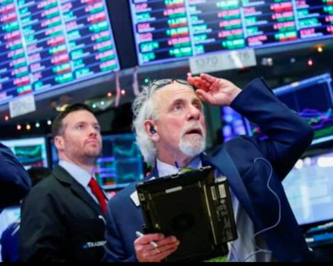 Phiên 2/4: Khối ngoại bất ngờ chi gần 4.000 tỷ đồng “gom” một cổ phiếu của tỷ phú Phạm Nhật Vượng