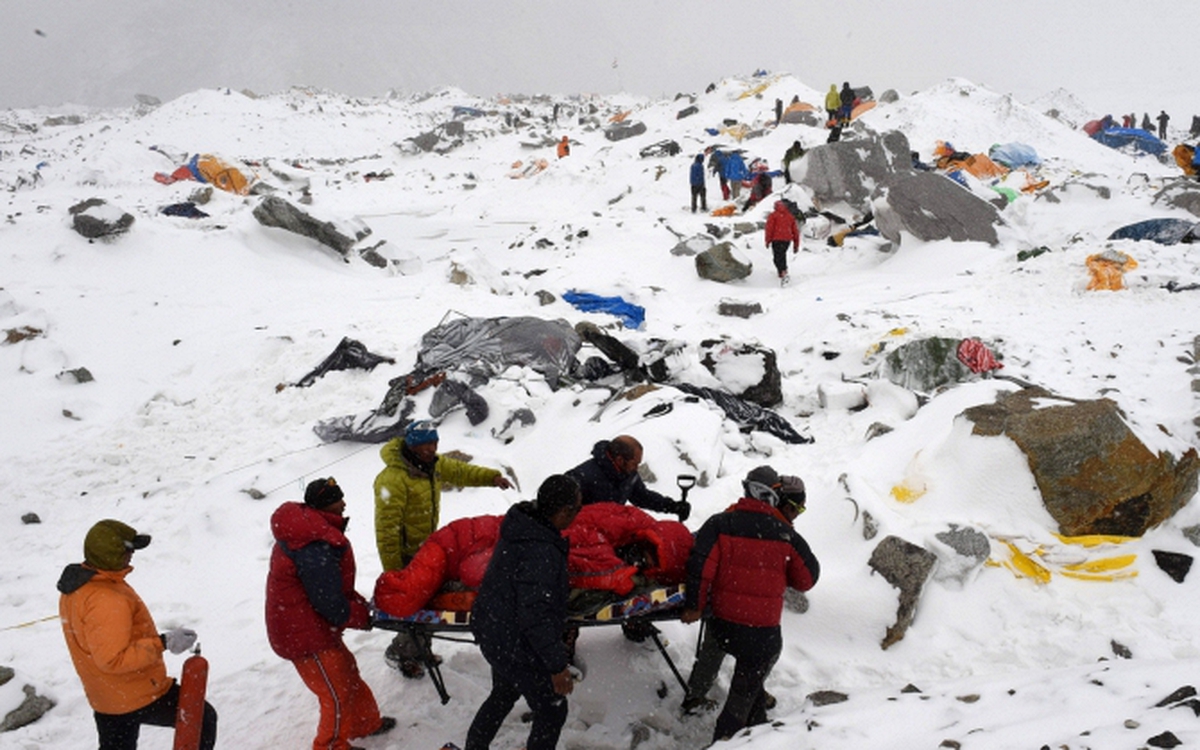 Truy tố đường dây đầu độc 4.782 nhà leo núi Everest để dàn dựng cứu hộ giả, thu lợi bất chính hơn 500 tỷ đồng