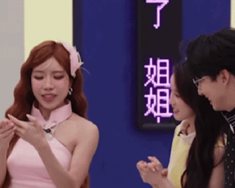 Trang Pháp bị cả dàn Chị Đẹp show Trung Quốc “bơ đẹp”, đứng giới thiệu cả buổi không ai quan tâm?