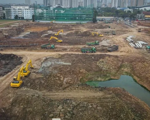 Tháo gỡ điểm nghẽn mặt bằng thi công dự án khẩn cấp hồ điều hòa Phú Đô