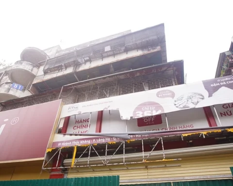 Quây tôn, xây mới chung cư cũ trên ‘đất vàng’ Hà Nội