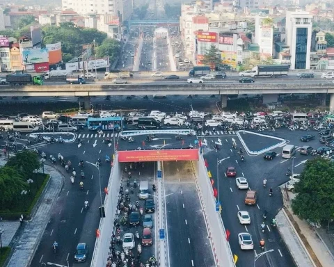 Hà Nội yêu cầu sớm xử lý các vết nứt tại hầm chui nút Lê Văn Lương