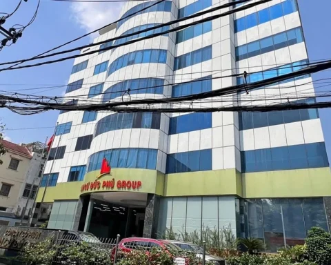 Ngân hàng siết nợ hàng trăm sổ đỏ