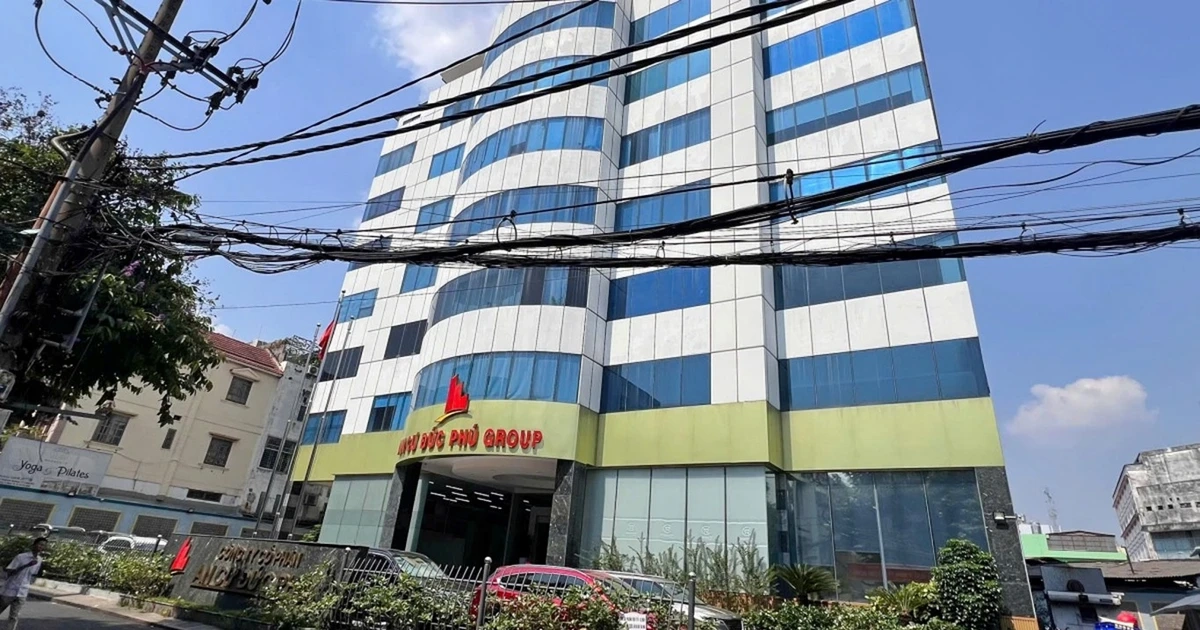 Ngân hàng siết nợ hàng trăm sổ đỏ