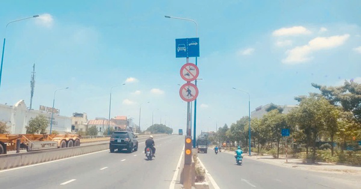 Người dân cần lưu ý khi lưu thông lên cầu vượt ngã tư 550, TPHCM