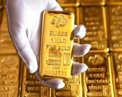 Một thế lực tung tiền “gom” hàng tấn vàng trong một ngày