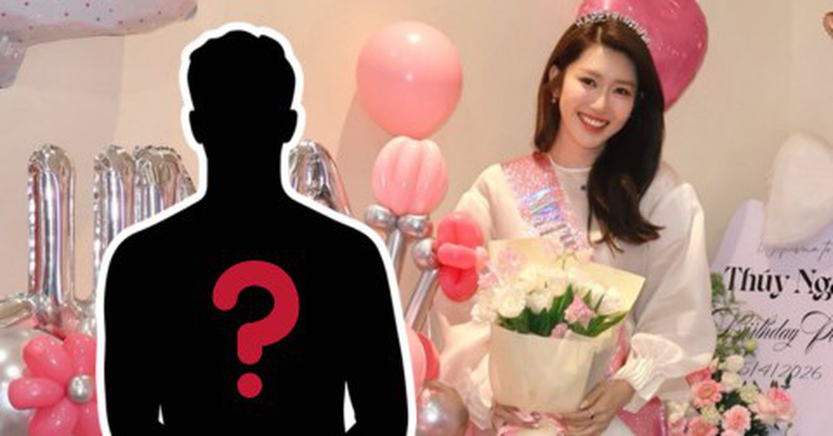 “Thuý Ngân làm đám cưới, giấu chú rể bên trong”