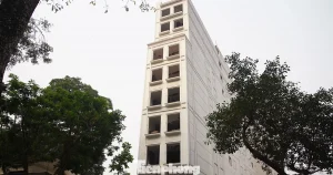 Tháo dỡ công trình khách sạn 9 tầng sát hồ Hoàn Kiếm