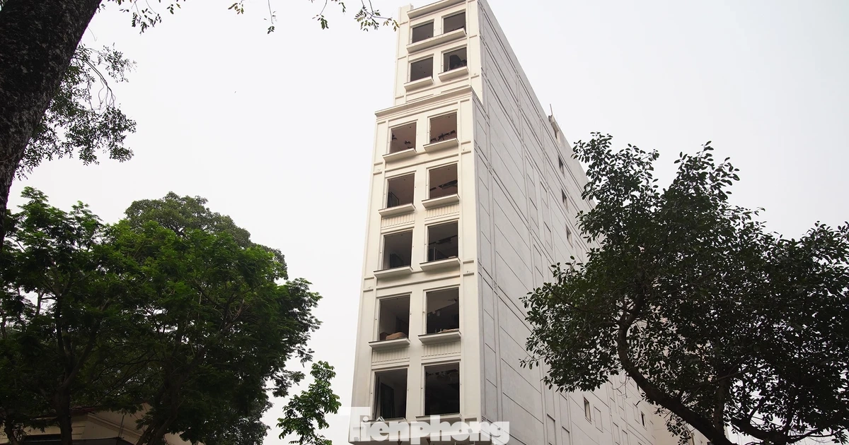 Tháo dỡ công trình khách sạn 9 tầng sát hồ Hoàn Kiếm