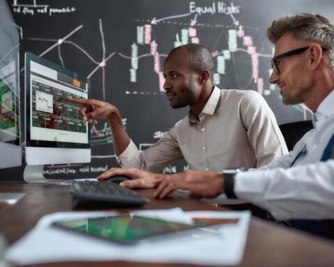 Phiên 7/4: Khối ngoại tiếp đà bán ròng 800 tỷ đồng, “xả” mạnh 3 cổ phiếu ngân hàng