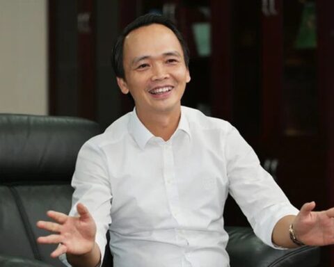 Ca sĩ Tùng Dương đi xem dự án của Chủ tịch Trịnh Văn Quyết trước khi hát tặng ông bài “Tái sinh”