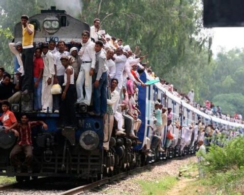 Nhà đầu tư ồ ạt mở tài khoản, khối ngoại lập kỷ lục trong tháng VN-Index mất hơn 200 điểm