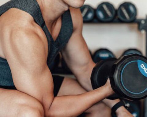 Tập tạ: “Cái bẫy” trọng lượng và những sai lầm khiến gymer tập mãi không đẹp