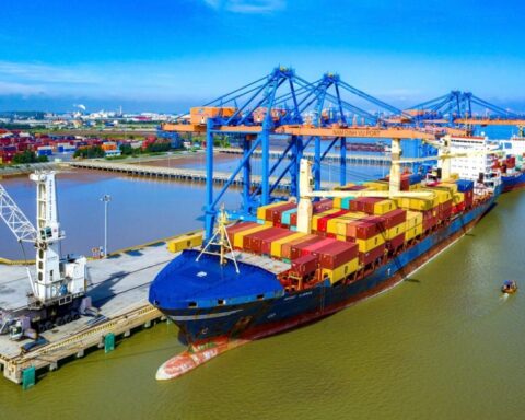 Miễn nhiều khoản phí, lệ phí hỗ trợ doanh nghiệp giao thông vận tải