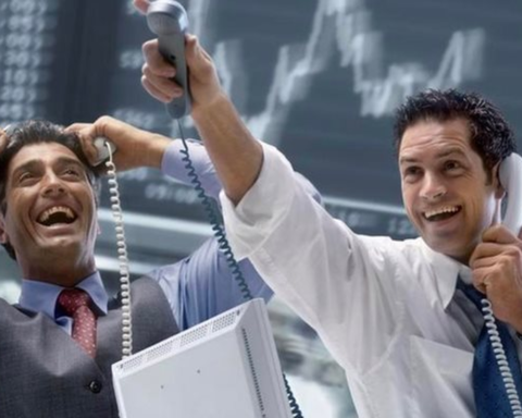 Nhóm công ty chứng khoán mua bán cổ phiếu ra sao sau tin xác nhận Việt Nam sẽ được nâng hạng?