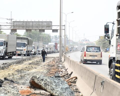 Hình ảnh sửa chữa Quốc lộ 51 xuống cấp nghiêm trọng