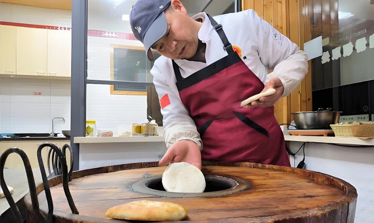 Phát hiện người đàn ông lãi hơn 115 triệu đồng/ngày, sở hữu 7 căn nhà nhờ bán loại bánh giá 11.000 đồng/cái