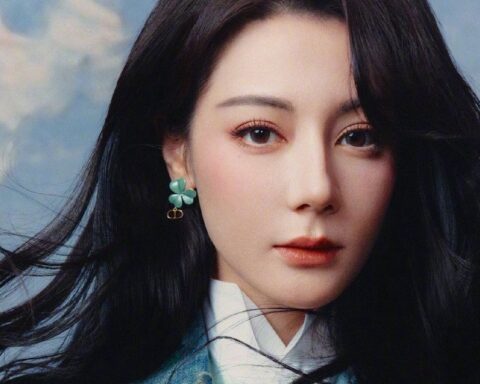 Địch Lệ Nhiệt Ba có biết xấu hổ không vậy?