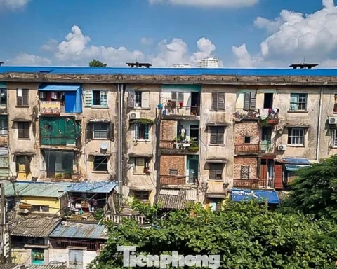 Tận thấy cuộc sống người dân tại các khu chung cư ‘chờ sập’