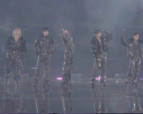 BTS “hóa thần”, đội cả cơn mưa lớn mở màn World Tour quy mô nhất lịch sử!