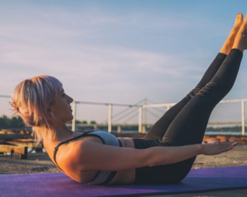 Tập bụng mãi không lên múi? Có thể bạn đã bỏ qua bài tập Pilates siết cơ bụng số 11 này