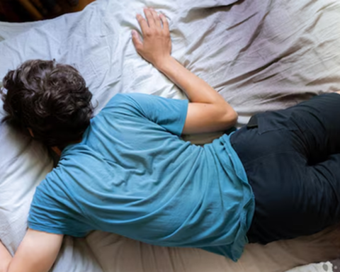 Người đàn ông 20 tuổi tử vong sau khi ăn mì, bác sĩ cảnh báo thói quen “cực độc”