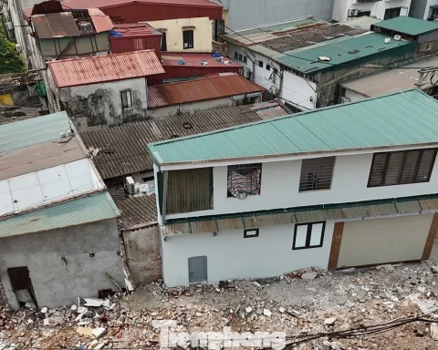 Đường mới mở từ Tam Trinh – Giải Phóng xuất hiện nhà ‘mỏng méo’