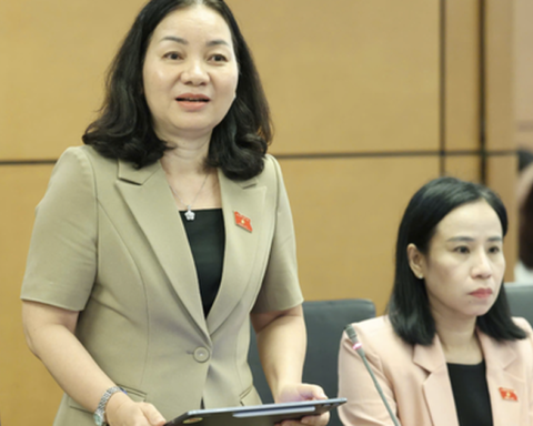 Đại biểu nêu bất cập khi dịch vụ công số “khai online vẫn phải nộp bản giấy”