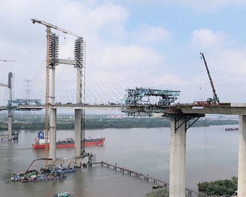 Việt Nam sắp hoàn thành cây cầu dây văng sở hữu nhịp chính 300m, tĩnh không thông thuyền cao kỷ lục chưa từng có trong lịch sử