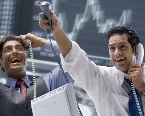 Khối ngoại “tung” gần 900 tỷ mua ròng trong ngày VN-Index lên mốc 1.750 điểm, cổ phiếu nào được gom mạnh nhất?