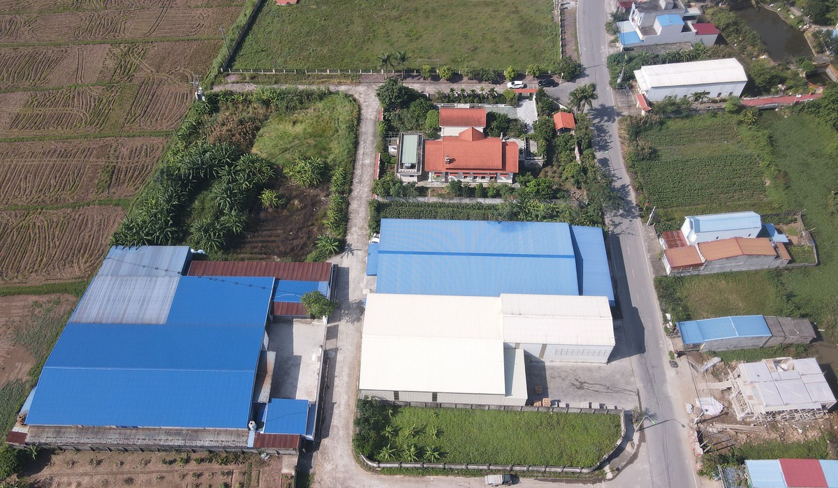 Xưởng giày trái phép ‘mọc’ giữa khu dân cư ở Hưng Yên: Vì sao chưa bị xử lý?