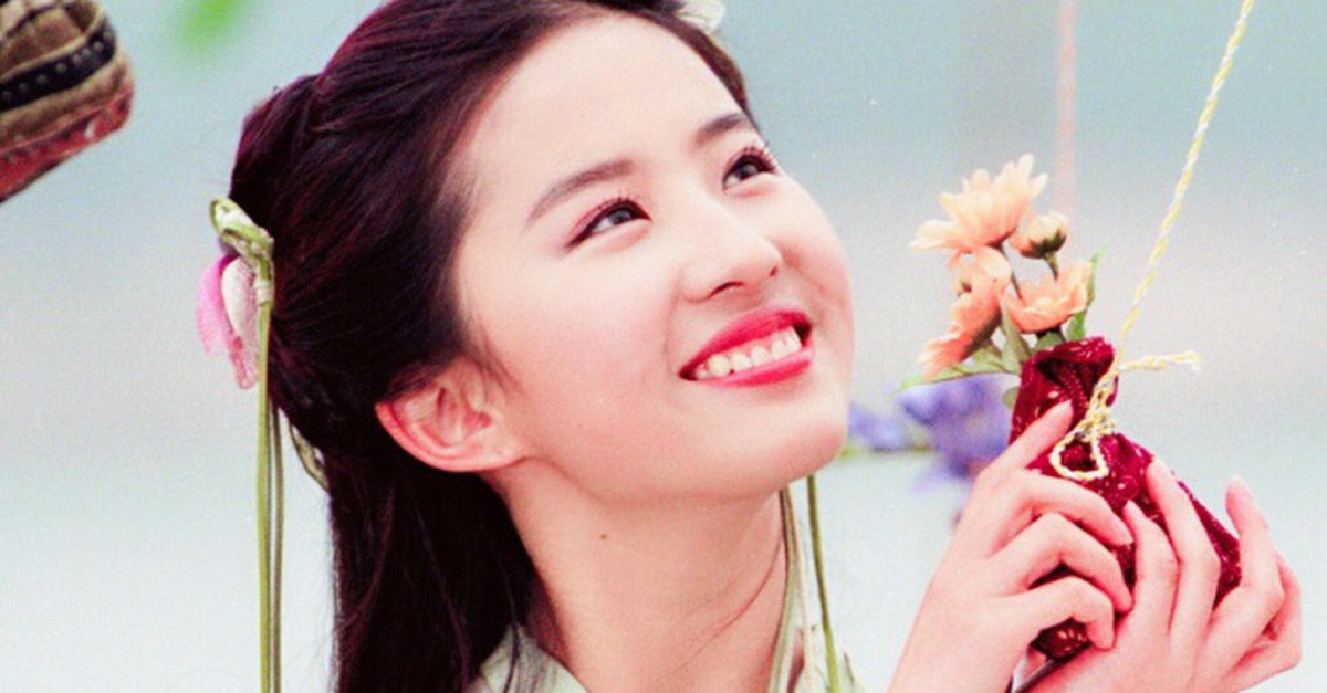 Trên đời có duy nhất 1 người cười hở lợi vẫn đẹp khủng khiếp