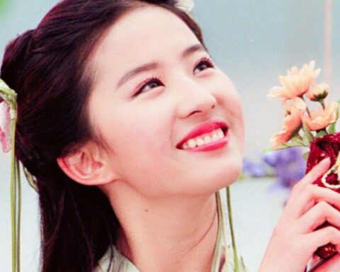 Trên đời có duy nhất 1 người cười hở lợi vẫn đẹp khủng khiếp