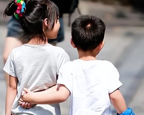 Những gia đình có hai con sẽ phải đối mặt với 4 vấn đề này, đọc mà giật mình vì quá đúng!