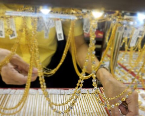 Giá vàng hôm nay 12-4: Vàng miếng SJC giảm, ngược dòng giá thế giới