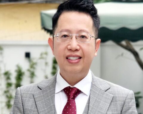 Việt Khuê – con trai nhà Toán học nổi tiếng Việt Nam: Cưới cô đồng nghiệp ở VTV, sống trong căn biệt thự bề thế