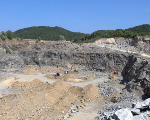 Khẩn trương khai thác mỏ khoáng sản với trữ lượng 1,4 triệu m3, Việt Nam quyết hoàn thành loạt dự án lớn, có công trình sẽ lập kỷ lục thế giới