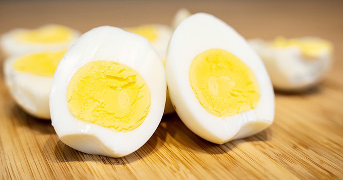 3 nhóm người nên tránh trứng gà