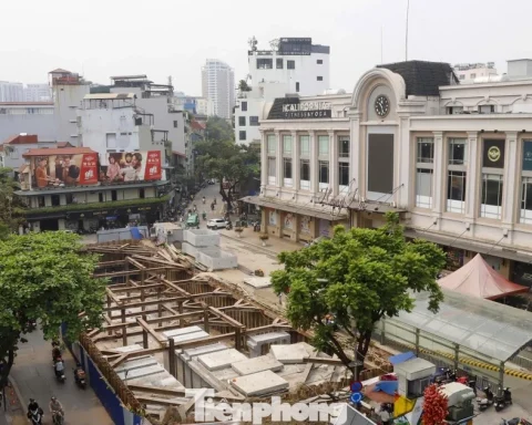 Tận thấy ‘đại công trường’ thi công chống ngập trên phố Hà Nội