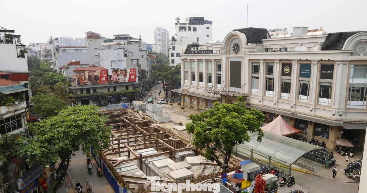 Tận thấy ‘đại công trường’ thi công chống ngập trên phố Hà Nội