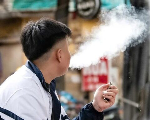 Chính thức: Hút thuốc lá điện tử bị phạt tới 5 triệu đồng, “chứa chấp” phạt đến 10 triệu đồng từ ngày 15.5