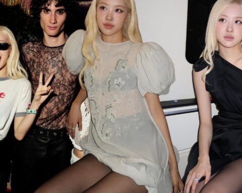Rosé mặc váy siêu ngắn tại Coachella, để lộ món đồ giá rẻ giúp đôi chân nuột nà tức thì
