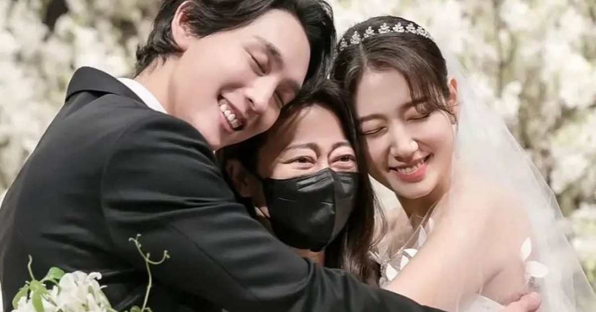 Park Shin Hye mang thai con thứ 2 sau 4 năm cưới tài tử tai tiếng