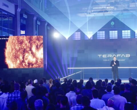 5.000 tỷ USD, 358 nhà máy và 1 chip AI: “Canh bạc” lớn nhất thế kỷ của Elon Musk tiêu tốn hơn 70% ngân sách Mỹ
