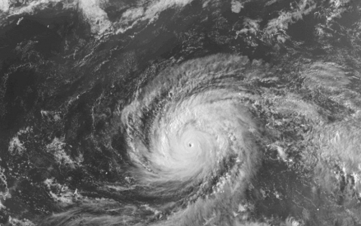 Siêu bão mạnh nhất hành tinh Sinlaku lại đổi hướng, đổ bộ ngay hôm nay với sức gió 265 km/giờ và “đặc biệt bất thường”