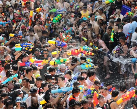 Số người chết trong dịp Tết té nước Songkran ở Thái Lan tiếp tục tăng mạnh