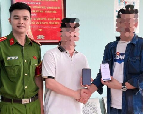 Sau khi chuyển khoản thành công 355.695.000 đồng, người đàn ông SN 1996 ở Hà Nội kiểm tra tài khoản rồi vội báo công an